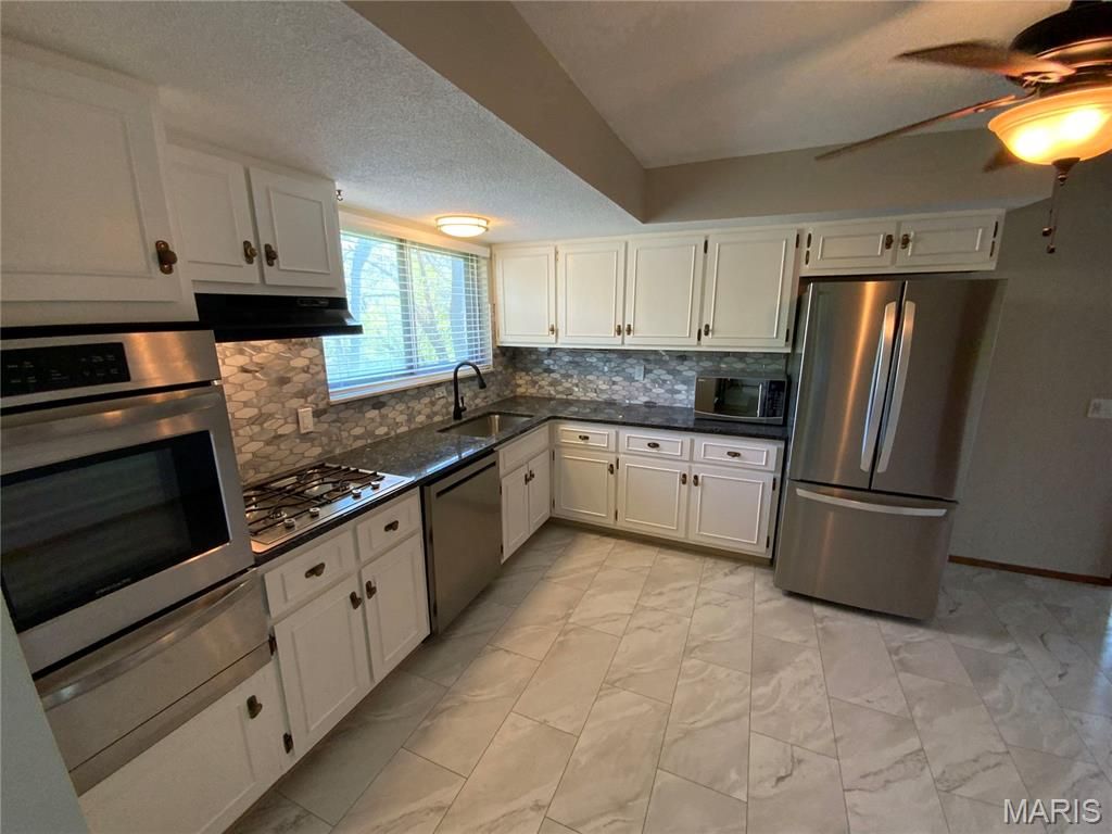 Photo of 12806 Willowyck Drive, Unincorporated, MO 63146 (MLS # 26020596)