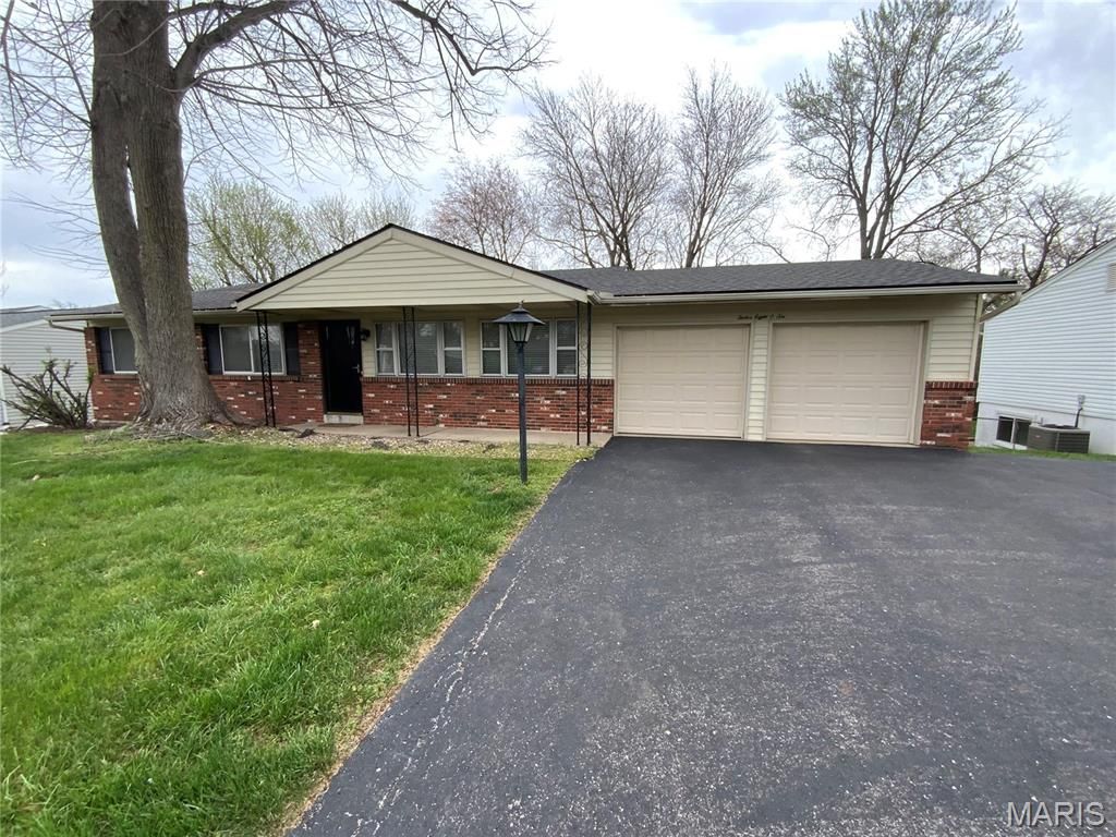 Photo of 12806 Willowyck Drive, Unincorporated, MO 63146 (MLS # 26020596)