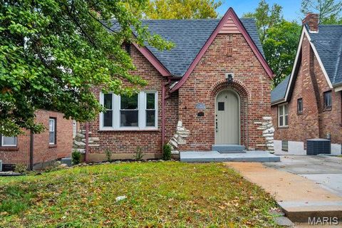 4 Saint Charles Place Shrewsbury MO 63119