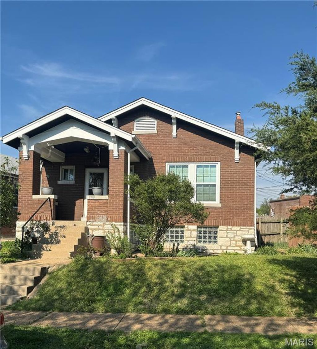 Photo of 4919 Tyrolean Avenue, St Louis, MO 63109 (MLS # 26020801)