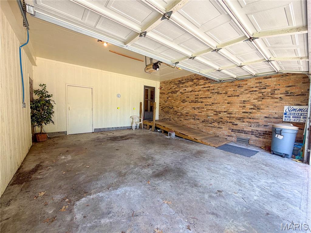Matthews Glenn & Clara E Acres 3rd Add - Residential