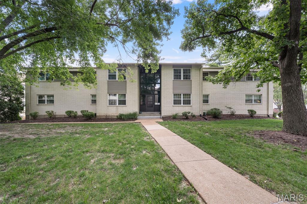Photo 1 of 33 — 148 Cumberland Park Court E, Ballwin, MO 63011