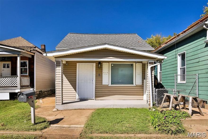 Charming 1.5-story, 3-bed, 2-bath home that’s move-in ready! Features include vinyl plank flooring throughout and a spacious living room that flows into the dining area with easy backyard access.
The kitchen offers stainless steel appliances, custom white cabinetry, and ample counter space. The main-floor primary suite includes a private, updated bath with a walk-in shower. A second bedroom, full bath, and convenient main floor laundry (washer/dryer included) complete the main level.
Upstairs features a versatile loft-style third bedroom. Enjoy the fenced backyard and detached 1-car brick garage with alley access. Brand new roof! Conveniently located near restaurants, shopping, and parks.