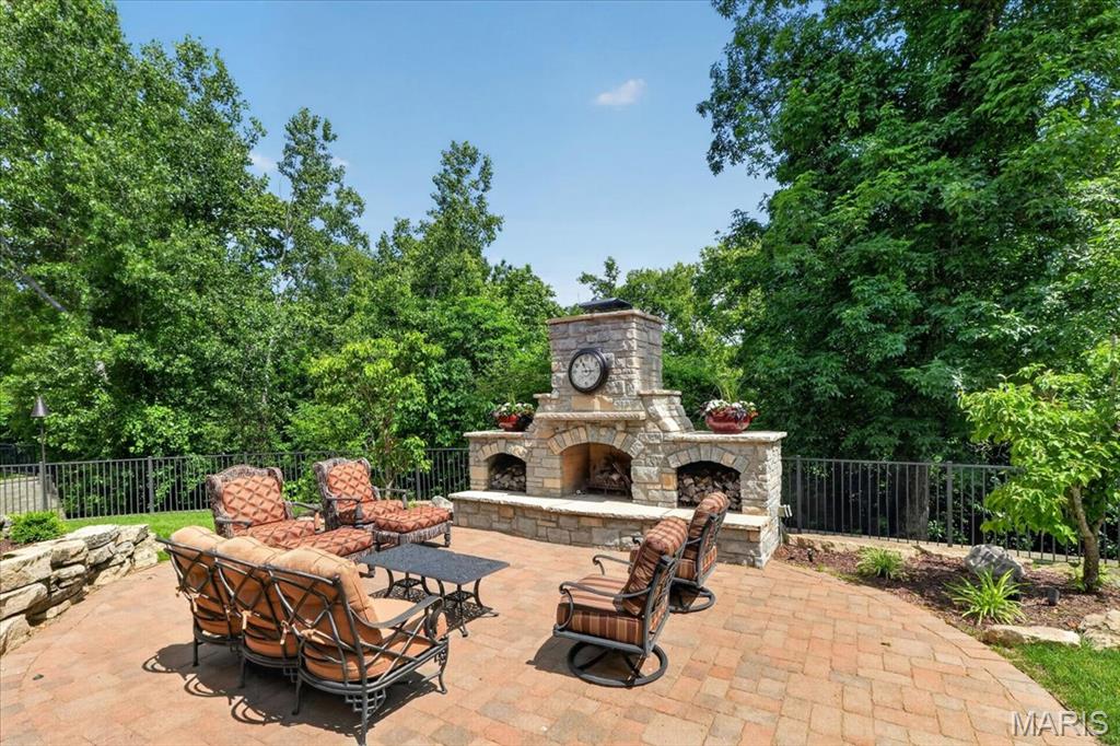 Chesterfield, Missouri, 63005, United States, 4 Bedrooms Bedrooms, ,7 BathroomsBathrooms,Residential,Active,2051969