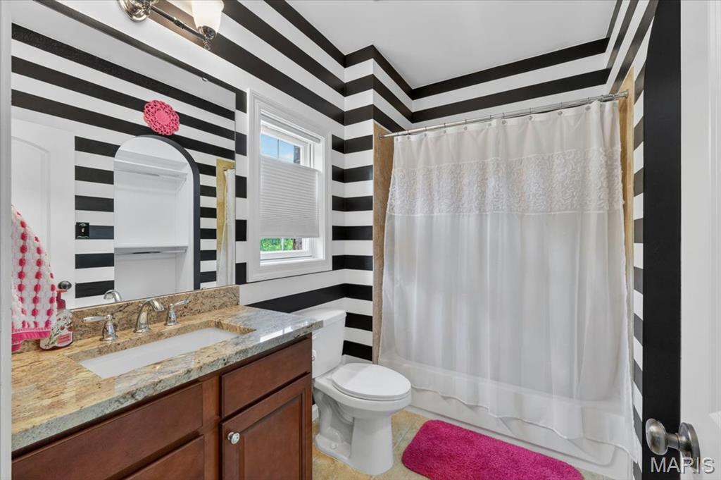 Chesterfield, Missouri, 63005, United States, 4 Bedrooms Bedrooms, ,7 BathroomsBathrooms,Residential,Active,2051969