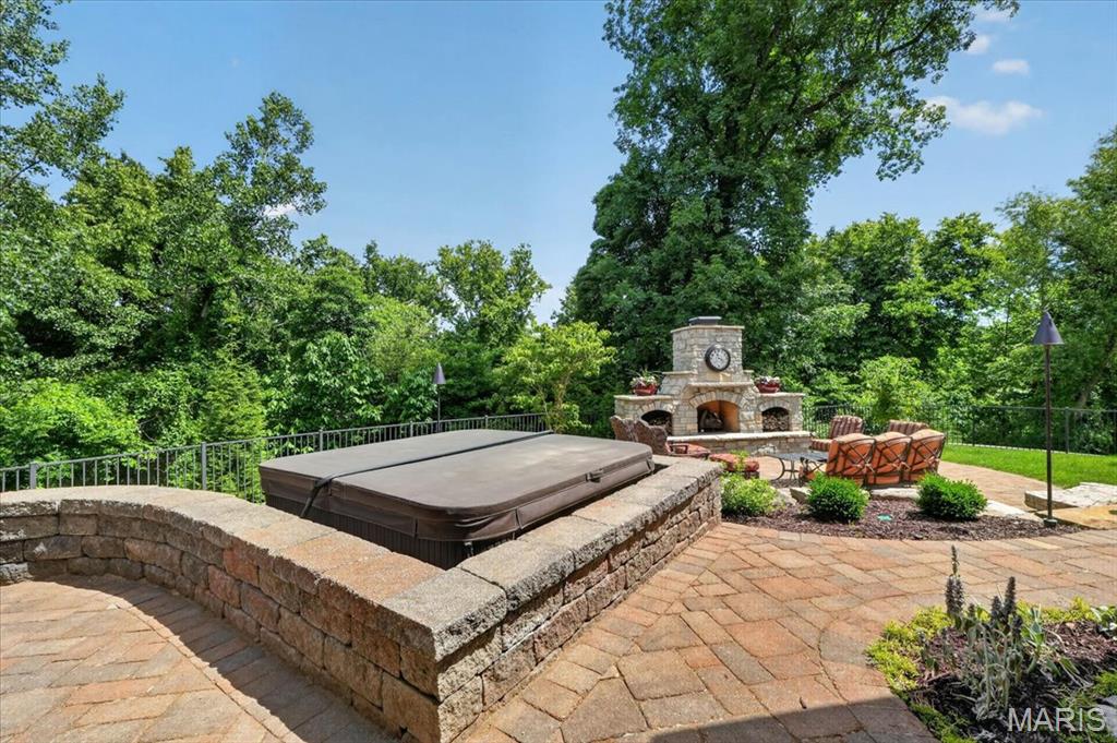Chesterfield, Missouri, 63005, United States, 4 Bedrooms Bedrooms, ,7 BathroomsBathrooms,Residential,Active,2051969