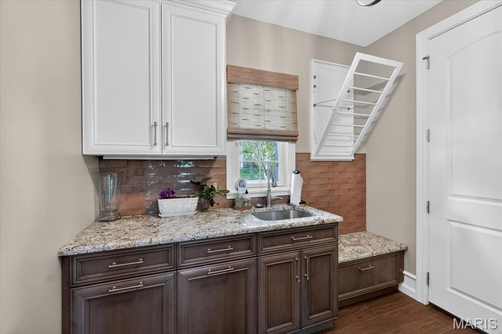 Chesterfield, Missouri, 63005, United States, 4 Bedrooms Bedrooms, ,7 BathroomsBathrooms,Residential,Active,2051969