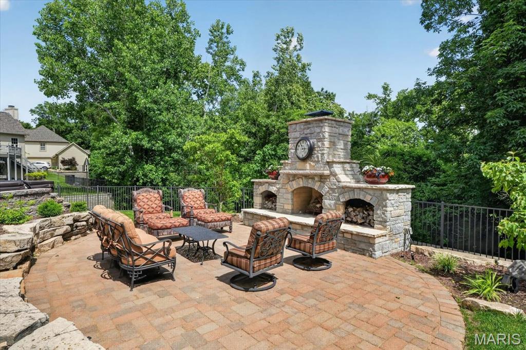 Chesterfield, Missouri, 63005, United States, 4 Bedrooms Bedrooms, ,7 BathroomsBathrooms,Residential,Active,2051969