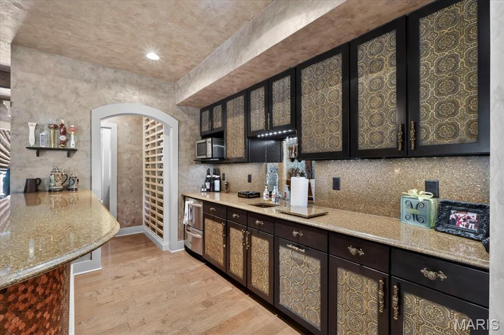 Chesterfield, Missouri, 63005, United States, 4 Bedrooms Bedrooms, ,7 BathroomsBathrooms,Residential,Active,2051969