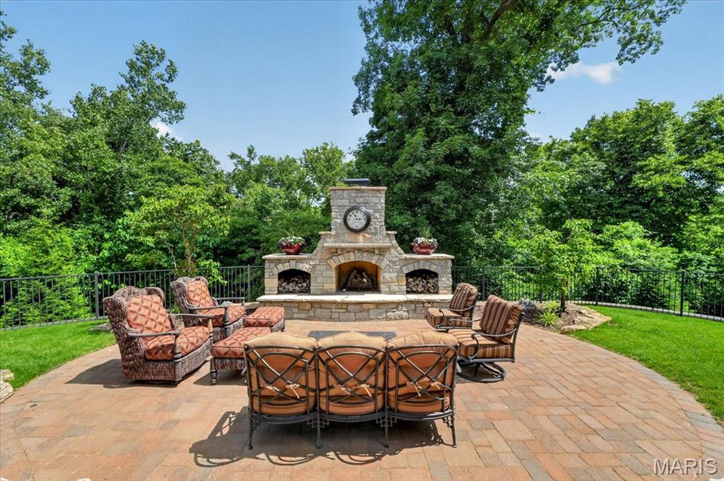 Chesterfield, Missouri, 63005, United States, 4 Bedrooms Bedrooms, ,7 BathroomsBathrooms,Residential,Active,2051969