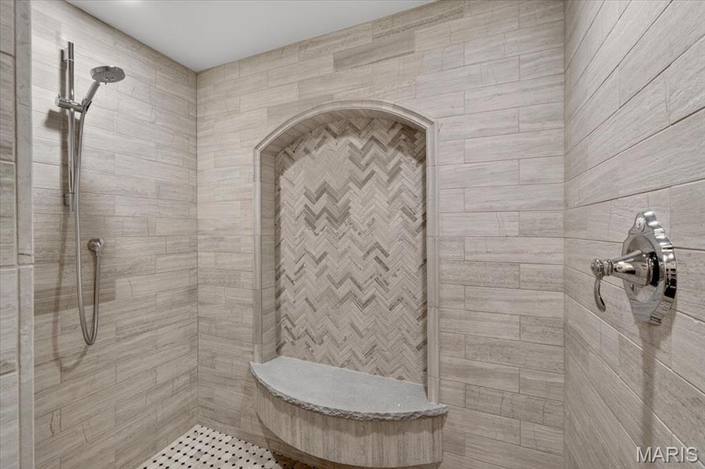Chesterfield, Missouri, 63005, United States, 4 Bedrooms Bedrooms, ,7 BathroomsBathrooms,Residential,Active,2051969