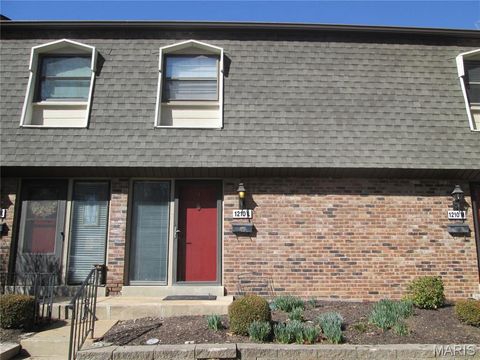 Photo of 1210 Wicklow Road #L, Ballwin, MO 63021 (MLS # 26011736)