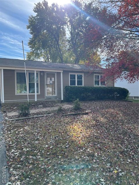 Photo of 11848 Foxwood Drive, Maryland Heights, MO 63043 (MLS # 25074303)