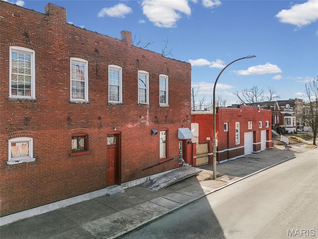 3328 Chippewa Street