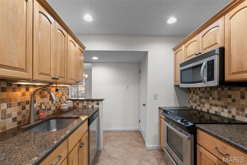 Brentwood Forest Condo Ph Eight - Residential