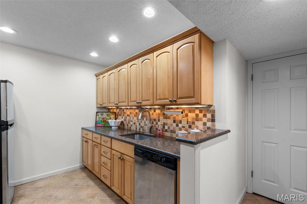 Brentwood Forest Condo Ph Eight - Residential