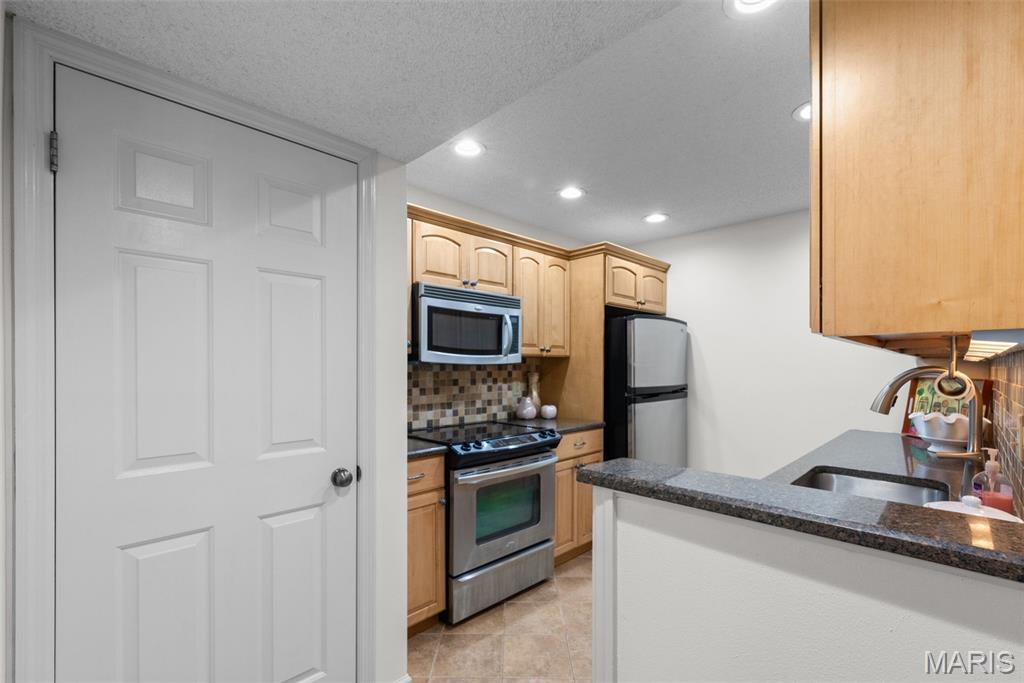 Brentwood Forest Condo Ph Eight - Residential