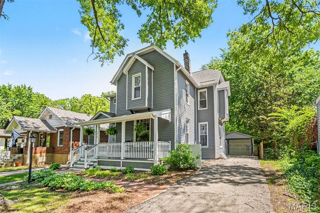 Photo of 2010 Blendon Place, St Louis, MO 63143 (MLS # 26028570)