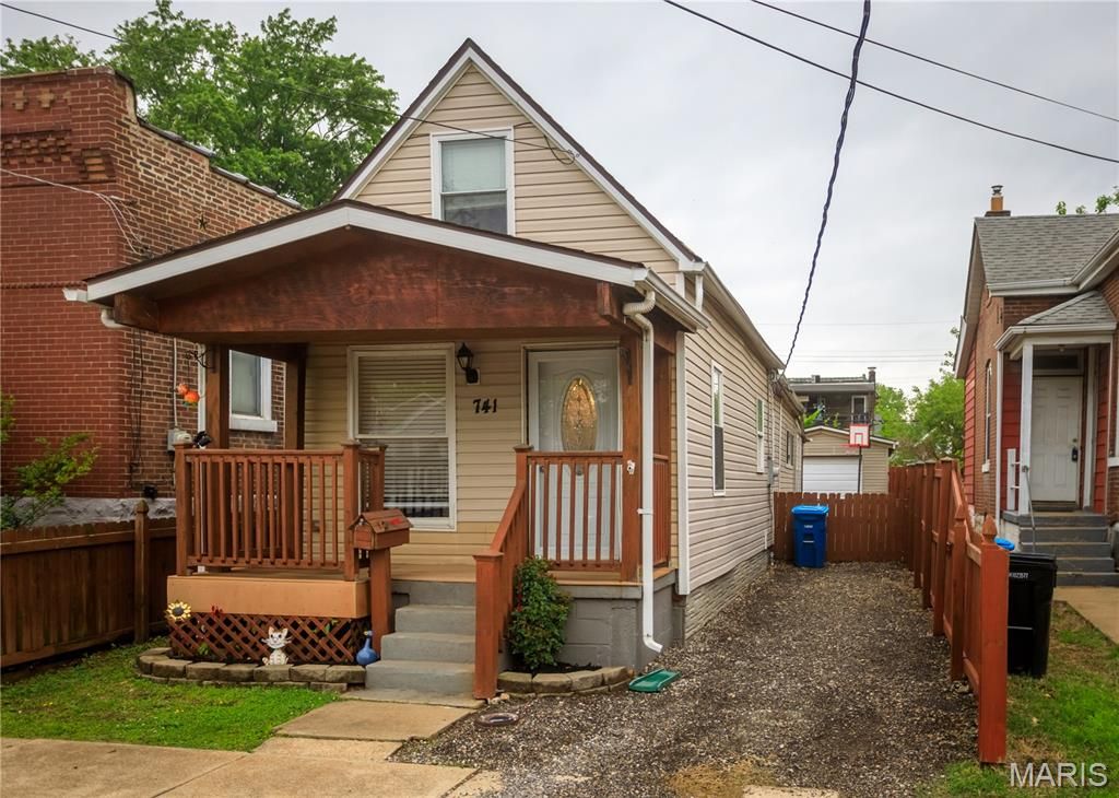 Photo of 741 Regina Avenue, St Louis, MO 63125 (MLS # 26025958)