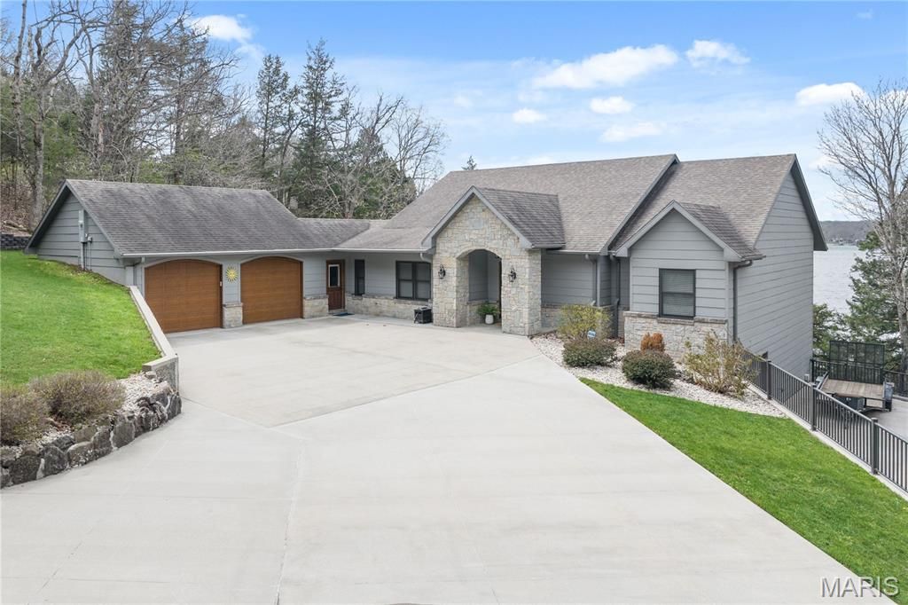 Photo of 18028 Bayview Lane, Rocky Mount, MO 65072 (MLS # 26019491)