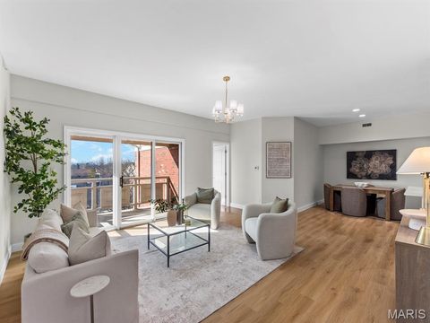 Tiny photo for 526 Sarah Lane #41, Creve Coeur, MO 63141 (MLS # 26003233)