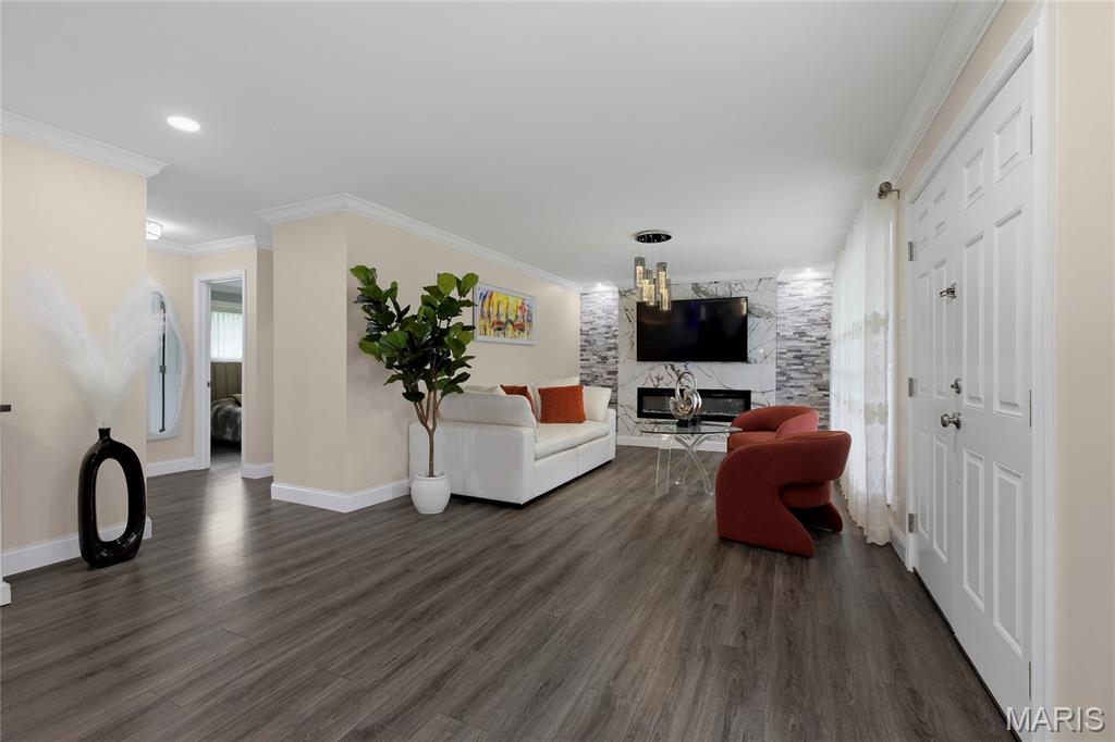 Oakwood Manor - Residential