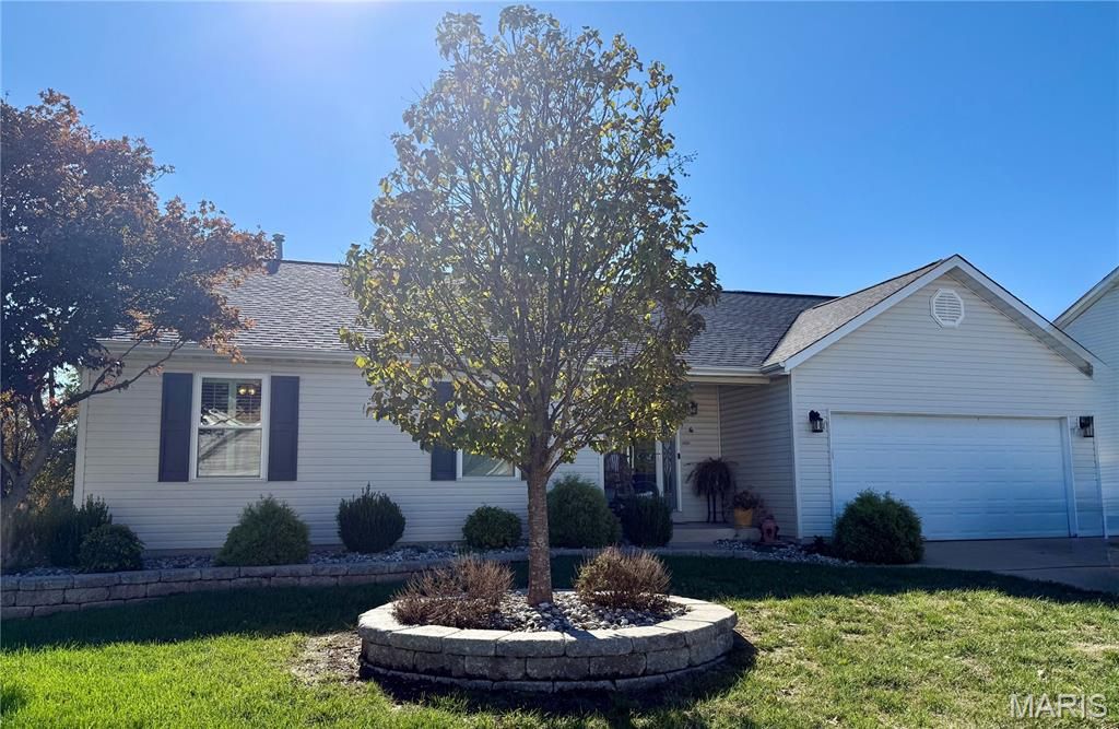 Photo of 6 Kelso Drive, St Charles, MO 63301 (MLS # 25073329)