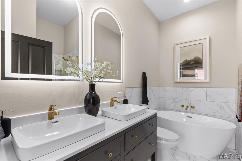 Lafayette Walk Condo Association - Residential