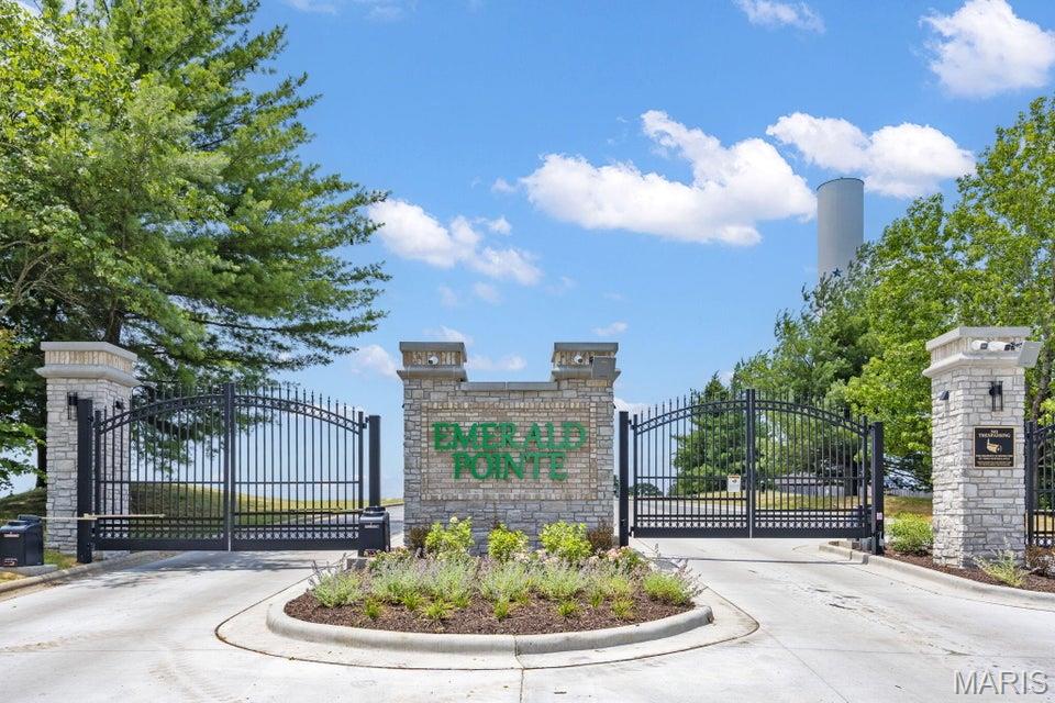 Emerald Pointe - Residential