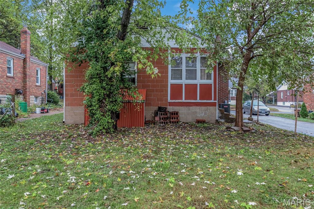 Photo of 7624 Fairham Avenue, University City, MO 63130 (MLS # 25072909)