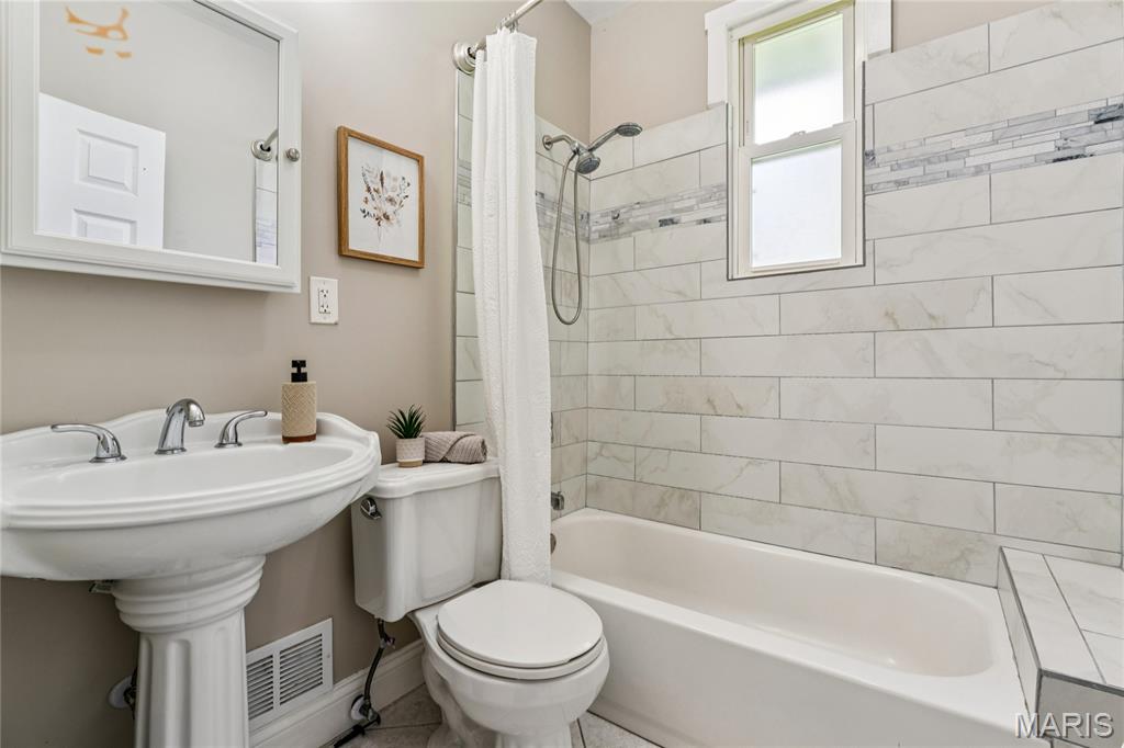 Greenwood City Bl 5105 - Residential