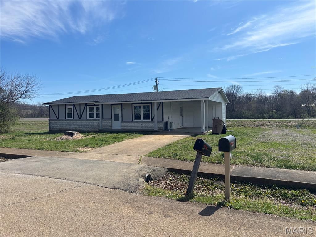 Photo of 403 Matthews Street, Fredericktown, MO 63645 (MLS # 26020328)