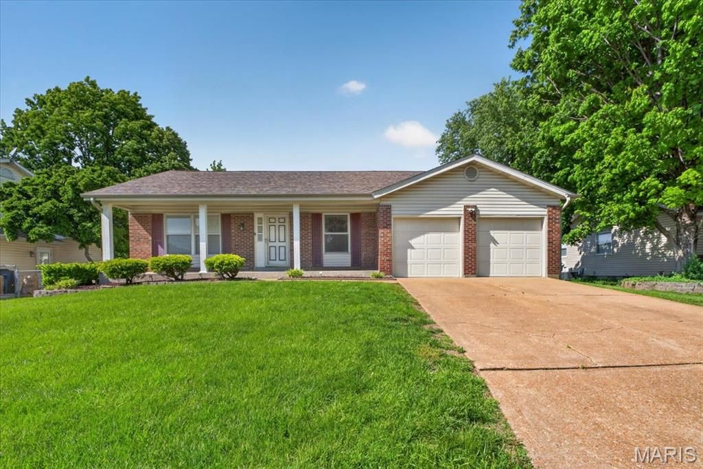 Photo of 4038 N Bridge Drive, St Peters, MO 63376 (MLS # 26028313)