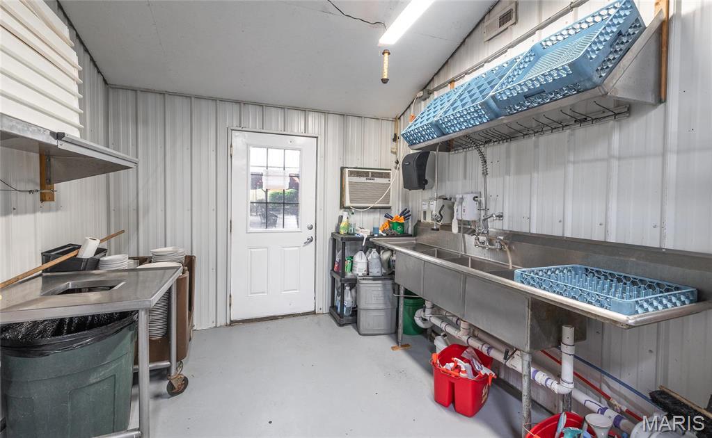 Leasburg - Commercial Sale