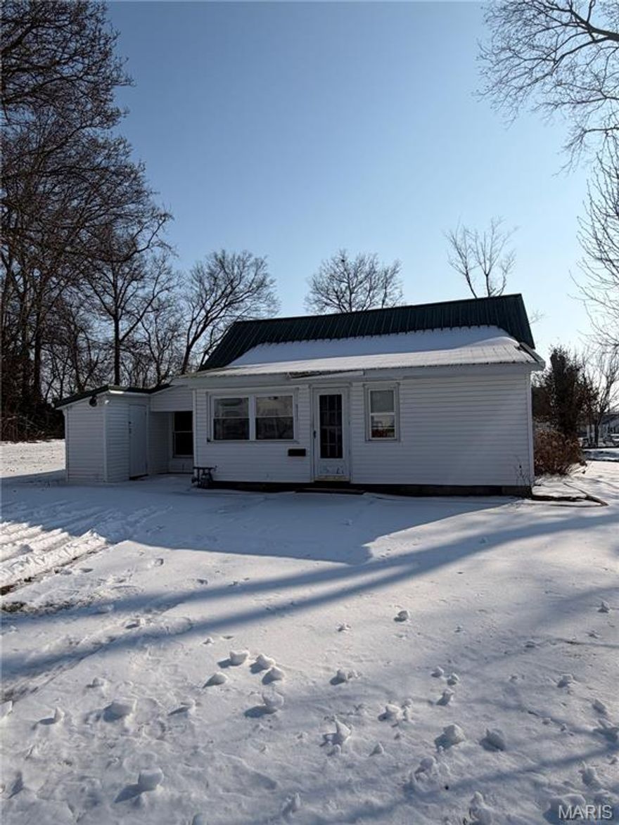 Welcome home to this recently updated 3-bedroom, 1-bath property, ideal for first-time buyers
or as an addition to your rental portfolio. Recent updates include fresh flooring and paint, new
light fixtures, refreshed landscaping, among several other improvements. Move-in ready and full of potential, this home is just waiting for its next owner to make it their own.  Seller is willing to offer a 1 year home warranty up to $660.