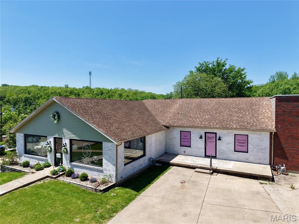 Photo of 2919 St Marys Avenue, Hannibal, MO 63401 (MLS # 26029603)