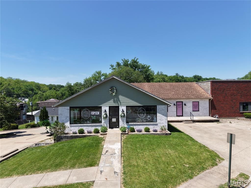 Photo of 2919 St Marys Avenue, Hannibal, MO 63401 (MLS # 26029603)