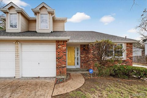 Photo of 13304 Wood Chapel Drive, Chesterfield, MO 63141 (MLS # 26001191)