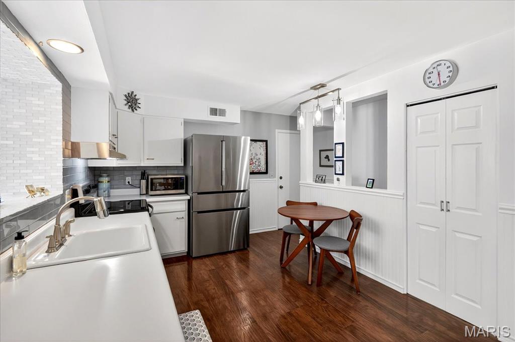 Lin-Tel Manor - Residential