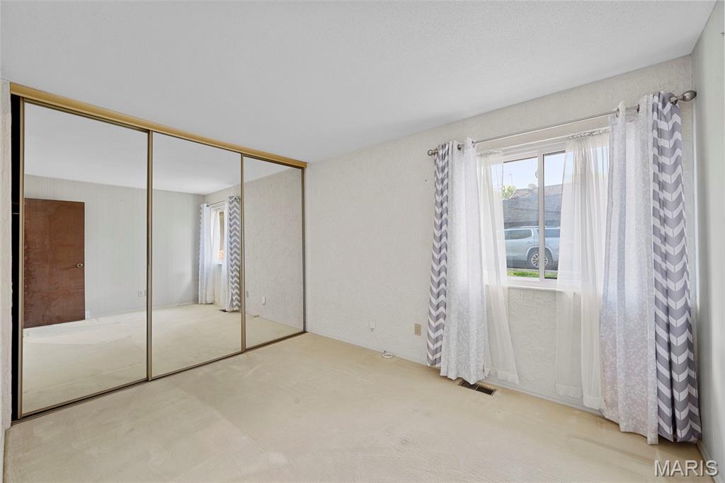 St Charles, Missouri 63303, United States, 2 Bedrooms Bedrooms, ,3 BathroomsBathrooms,Residential,Pending,141794