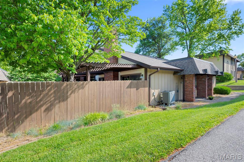 St Charles, Missouri 63303, United States, 2 Bedrooms Bedrooms, ,3 BathroomsBathrooms,Residential,Pending,141794