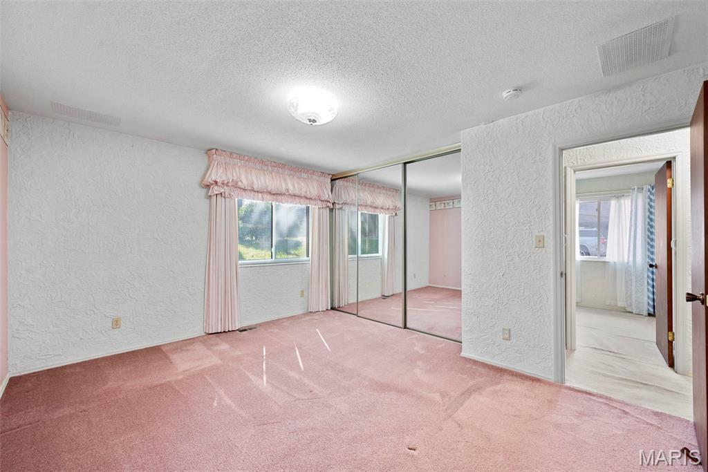 St Charles, Missouri 63303, United States, 2 Bedrooms Bedrooms, ,3 BathroomsBathrooms,Residential,Pending,141794