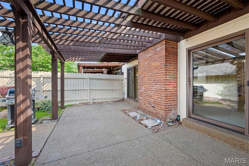 St Charles, Missouri 63303, United States, 2 Bedrooms Bedrooms, ,3 BathroomsBathrooms,Residential,Pending,141794