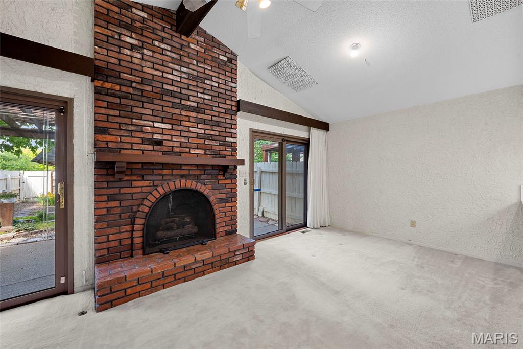 St Charles, Missouri 63303, United States, 2 Bedrooms Bedrooms, ,3 BathroomsBathrooms,Residential,Pending,141794