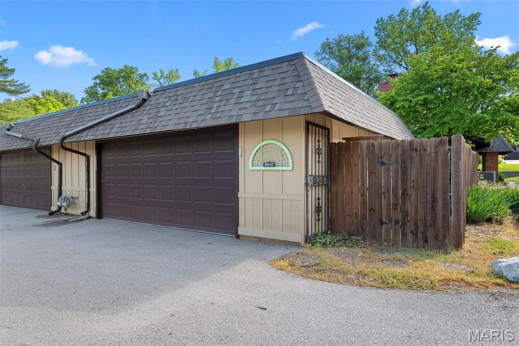 St Charles, Missouri 63303, United States, 2 Bedrooms Bedrooms, ,3 BathroomsBathrooms,Residential,Pending,141794