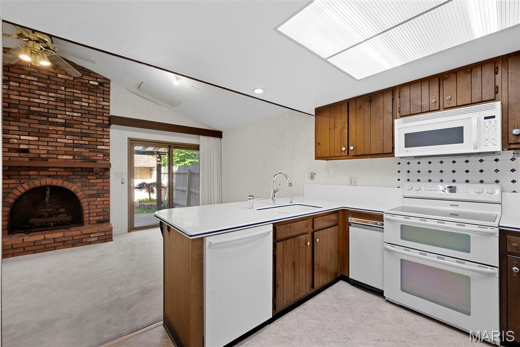 St Charles, Missouri 63303, United States, 2 Bedrooms Bedrooms, ,3 BathroomsBathrooms,Residential,Pending,141794