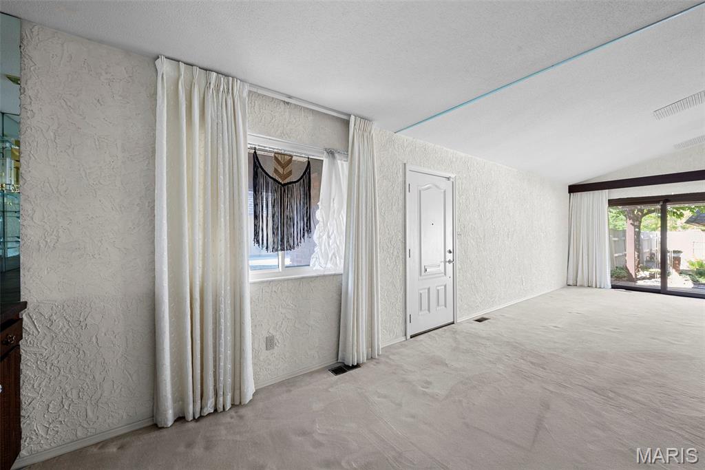 St Charles, Missouri 63303, United States, 2 Bedrooms Bedrooms, ,3 BathroomsBathrooms,Residential,Pending,141794