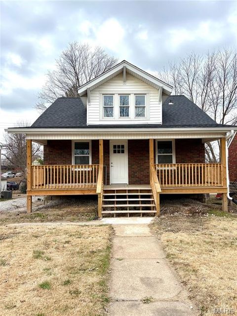 Photo of 2712 Gerson Avenue, Godfrey, IL 62035 (MLS # 25082169)