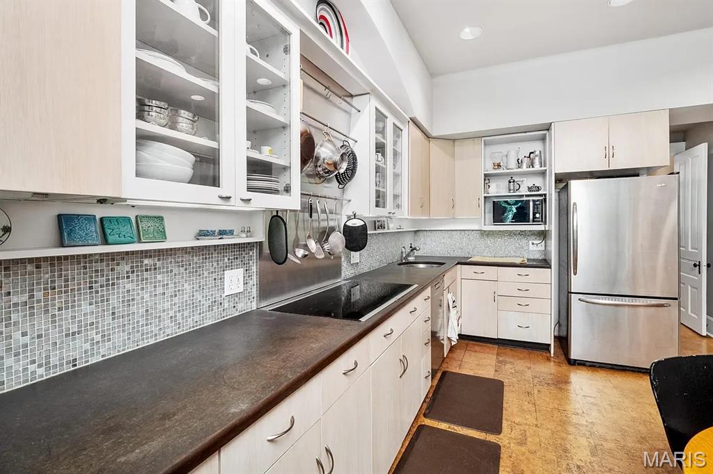 Newstead/McPherson Sub - Residential Lease