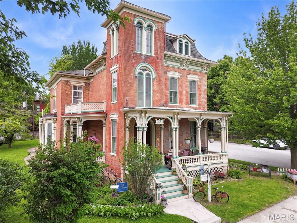 Photo of 221 N Fifth Street ST, Hannibal, MO 63401 (MLS # 26028895)